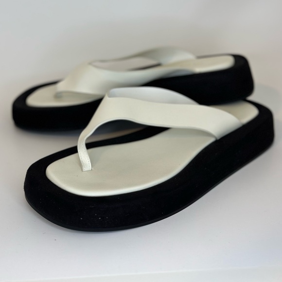 The Row Ginza Thong Sandals - Picture 5 of 7